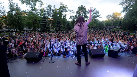 David preching in after a concert in Russia